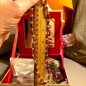 Rasta necklace in a flower pattern